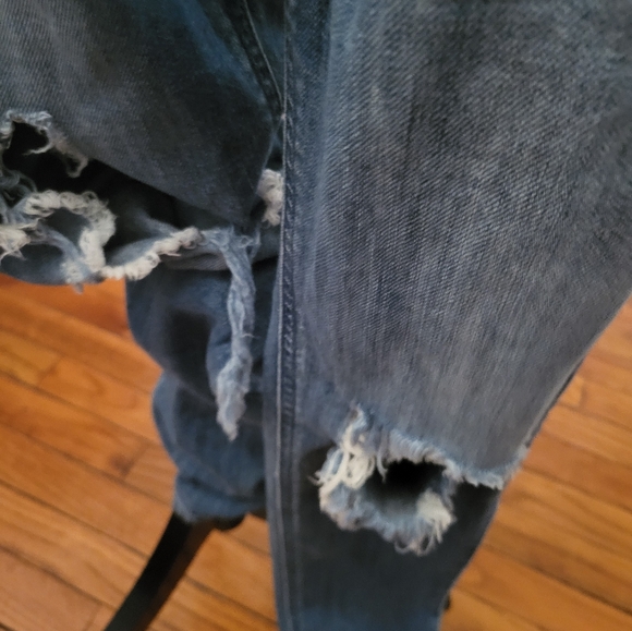 4/$19 Hollister distressed skinny jeans 31 in inseam size 5 - Picture 5 of 7